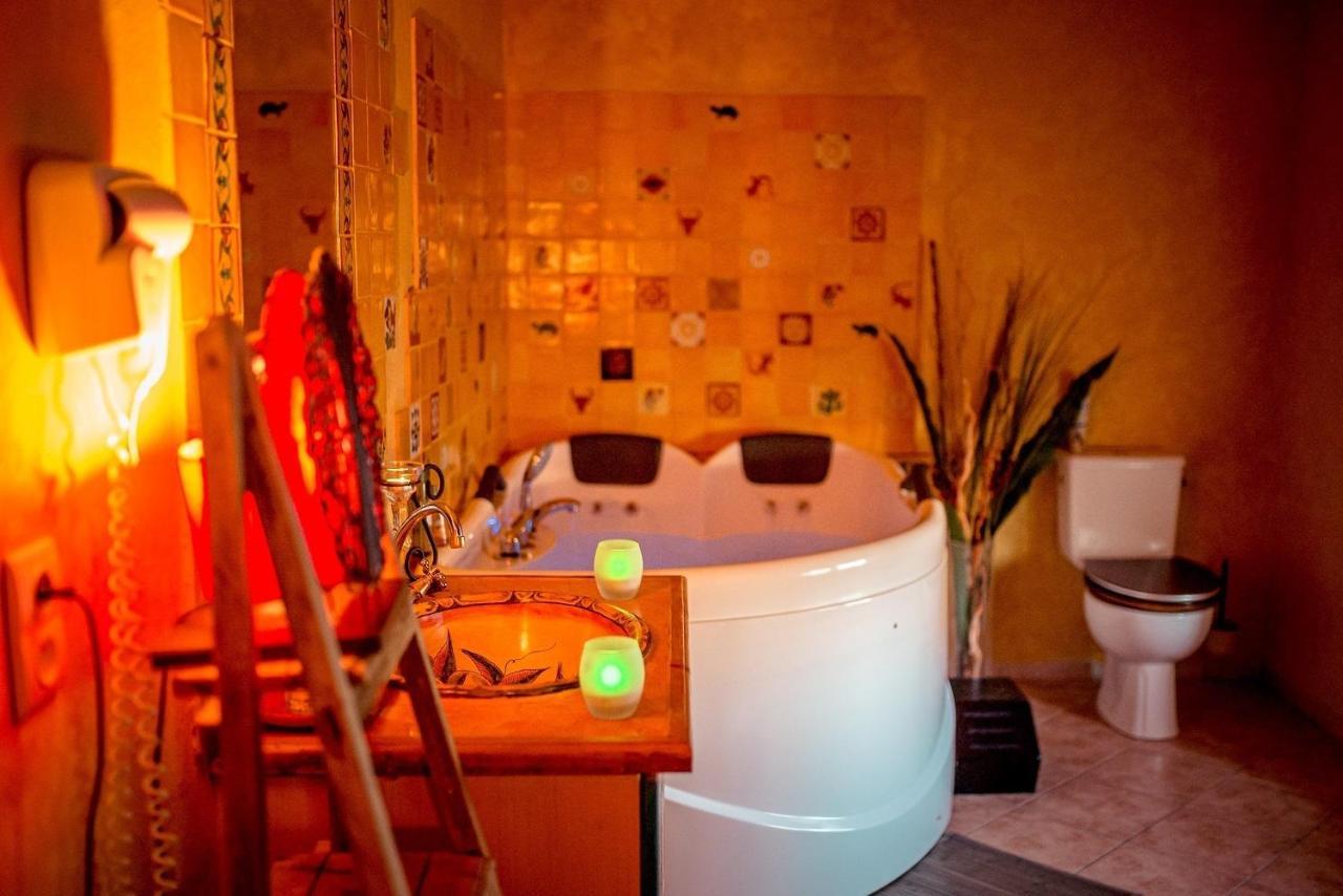 Domaine De La Croix Du Vexin Bed & Breakfast Themericourt Ngoại thất bức ảnh